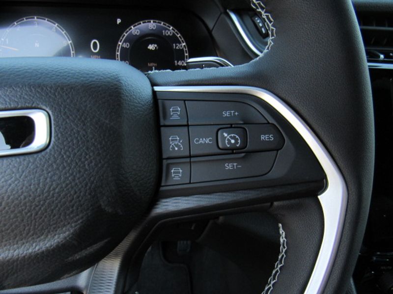 Vehicle image 15 of 23