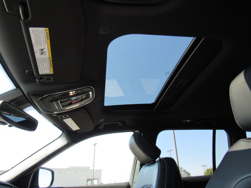 Vehicle image 7 of 23