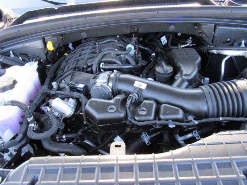 Vehicle image 21 of 23
