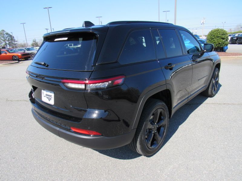 Vehicle image 3 of 23