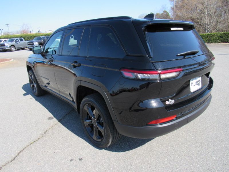 Vehicle image 6 of 23
