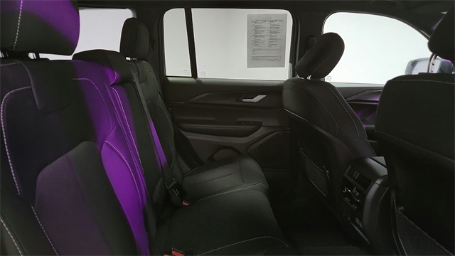 Vehicle image 20 of 24