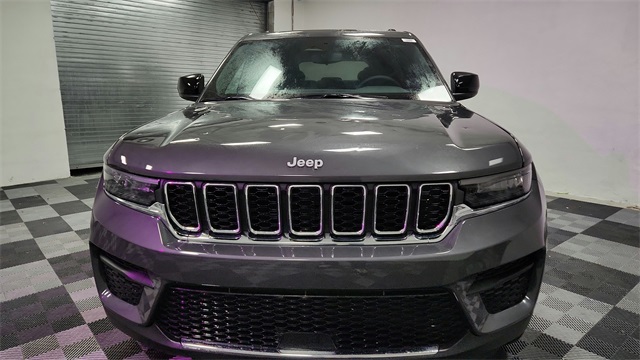 Vehicle image 3 of 24