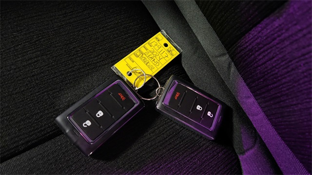 Vehicle image 14 of 24
