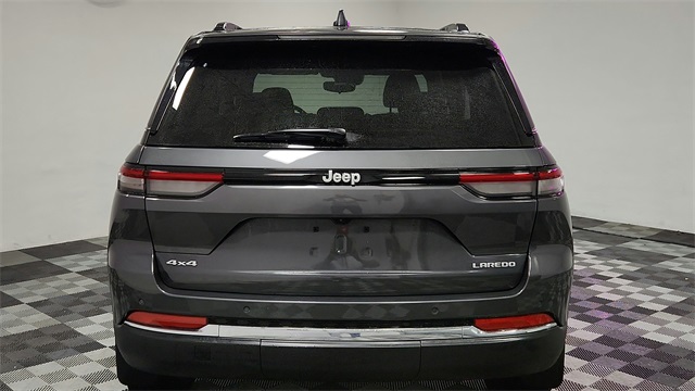 Vehicle image 9 of 24