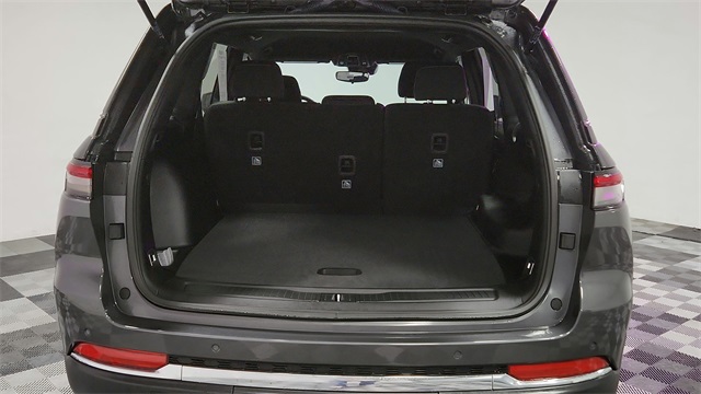Vehicle image 19 of 24