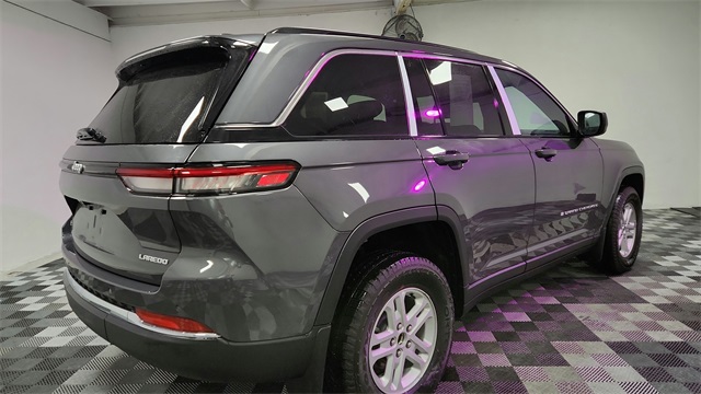 Vehicle image 8 of 24