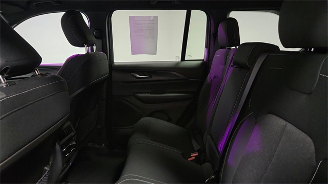 Vehicle image 18 of 24