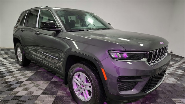 Vehicle image 7 of 24
