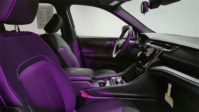 Vehicle image 21 of 24