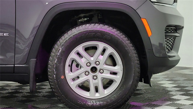 Vehicle image 22 of 24