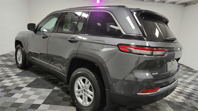 Vehicle image 10 of 24