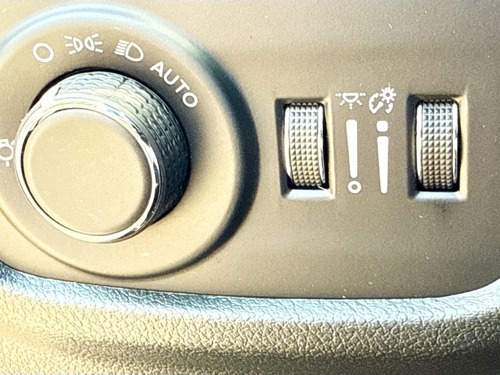 Vehicle image 8 of 18