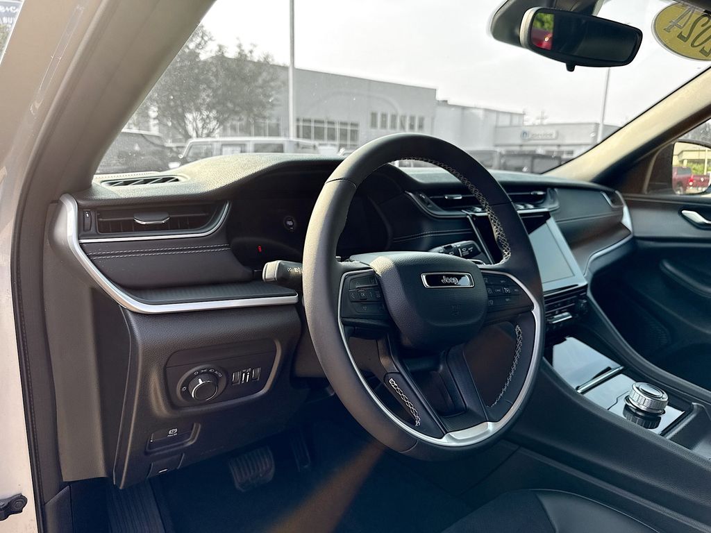 Vehicle image 6 of 18