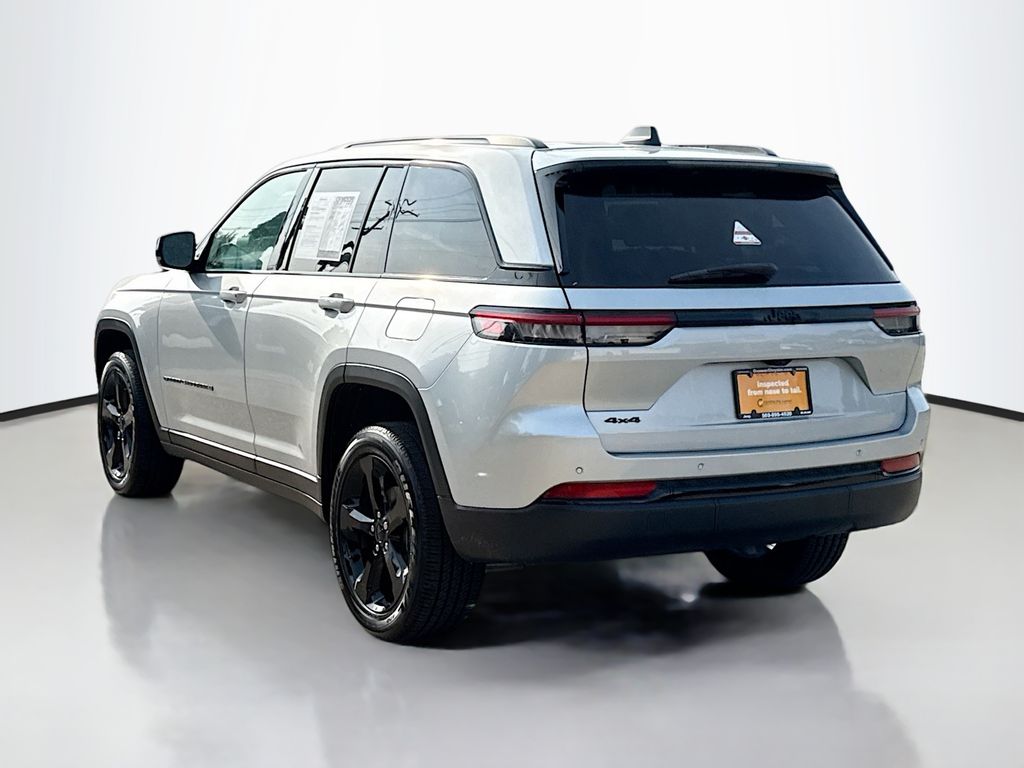 Vehicle image 4 of 18