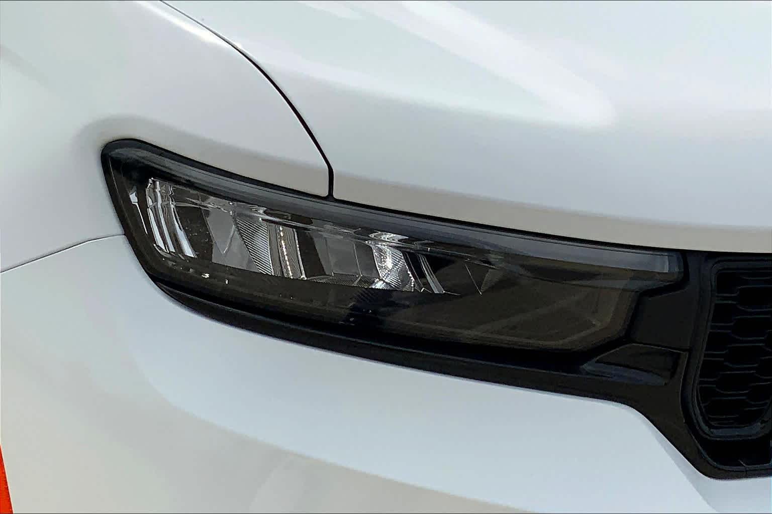 Vehicle image 13 of 19
