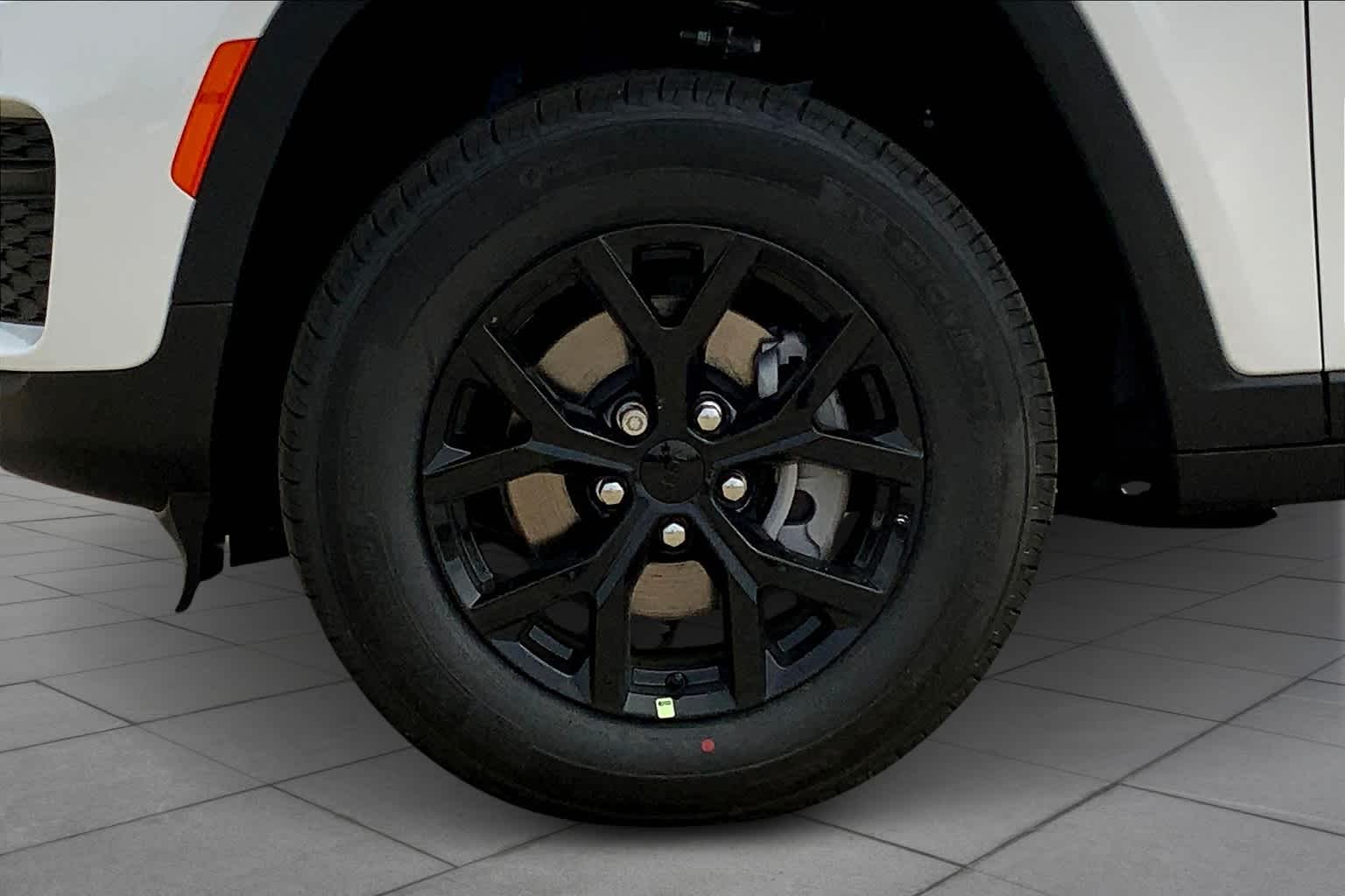 Vehicle image 12 of 19