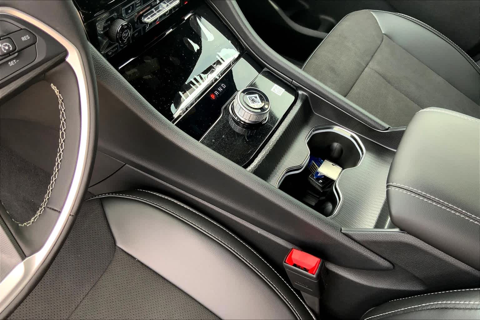 Vehicle image 7 of 19