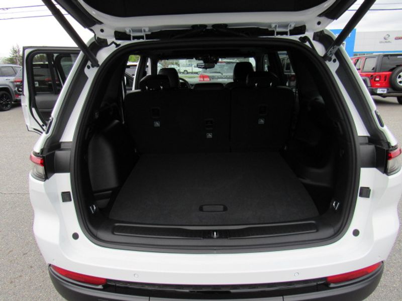 Vehicle image 19 of 24
