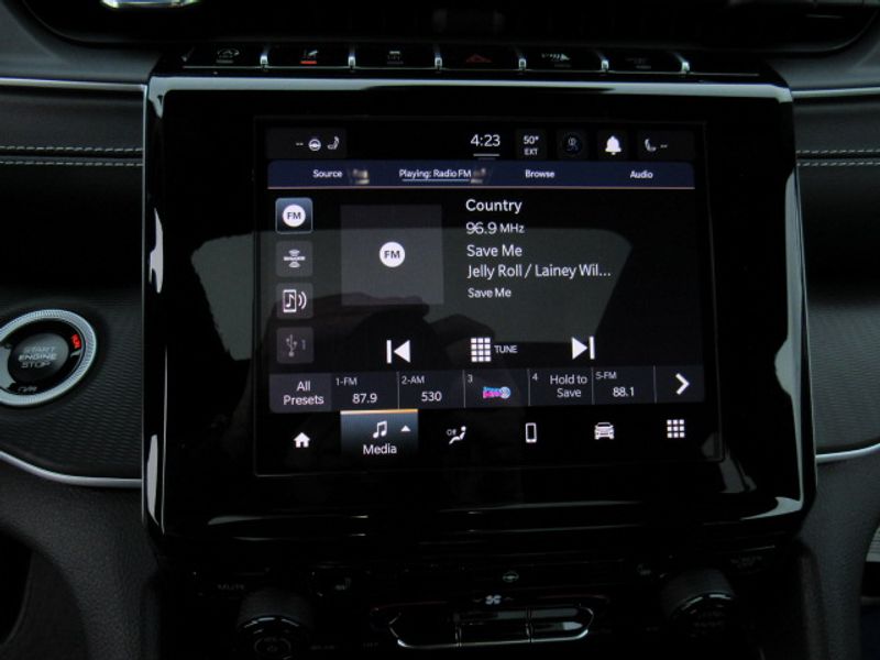 Vehicle image 11 of 24