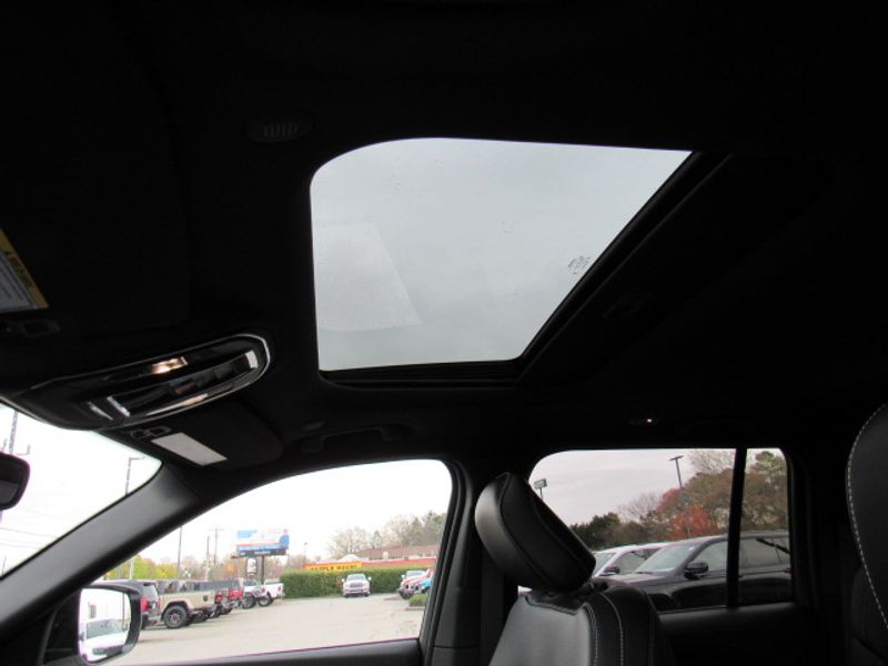 Vehicle image 9 of 24