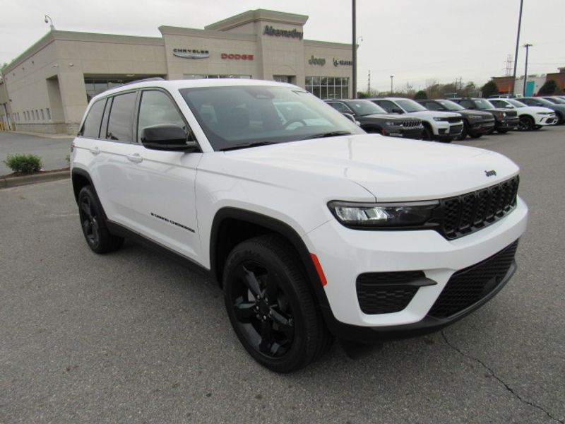 Vehicle image 4 of 24