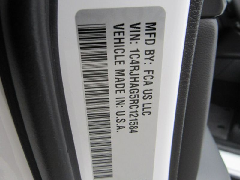 Vehicle image 23 of 24