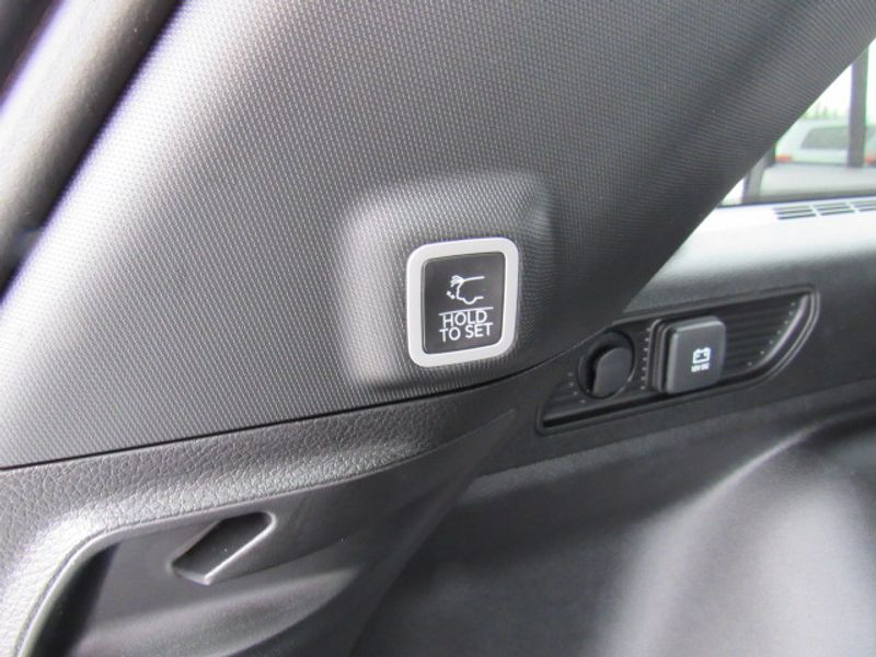 Vehicle image 20 of 24