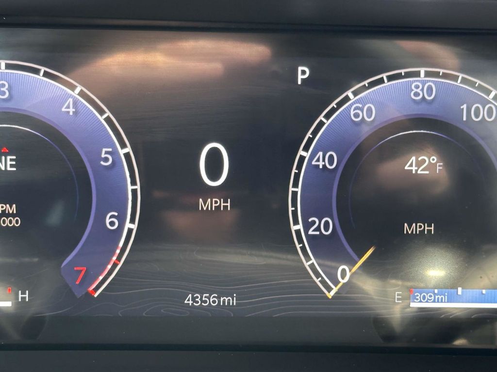 Vehicle image 17 of 29