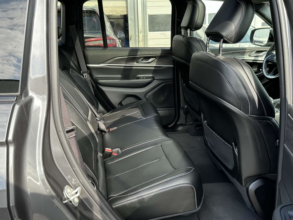 Vehicle image 22 of 29