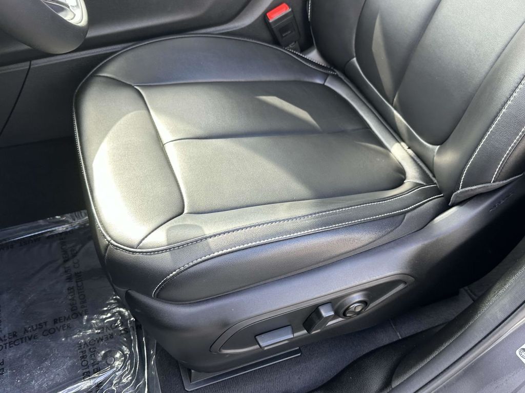 Vehicle image 25 of 29