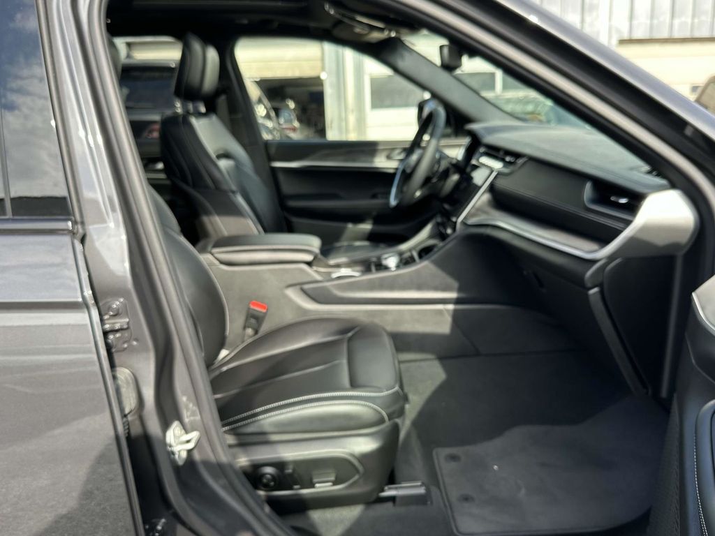 Vehicle image 20 of 29