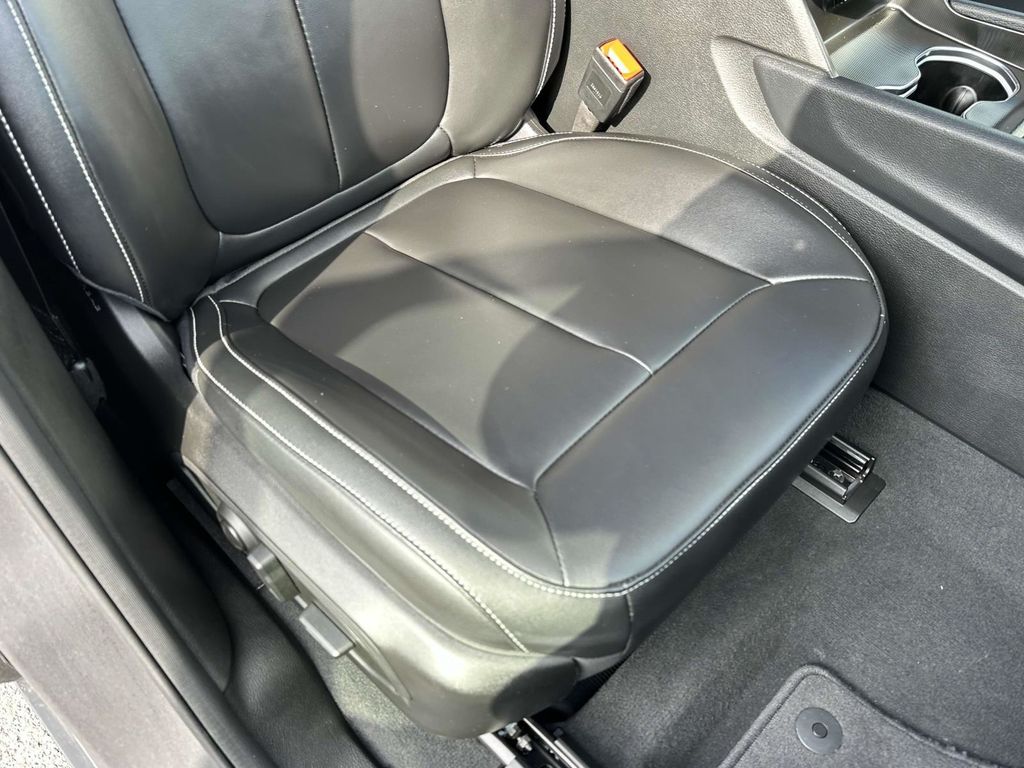 Vehicle image 19 of 29