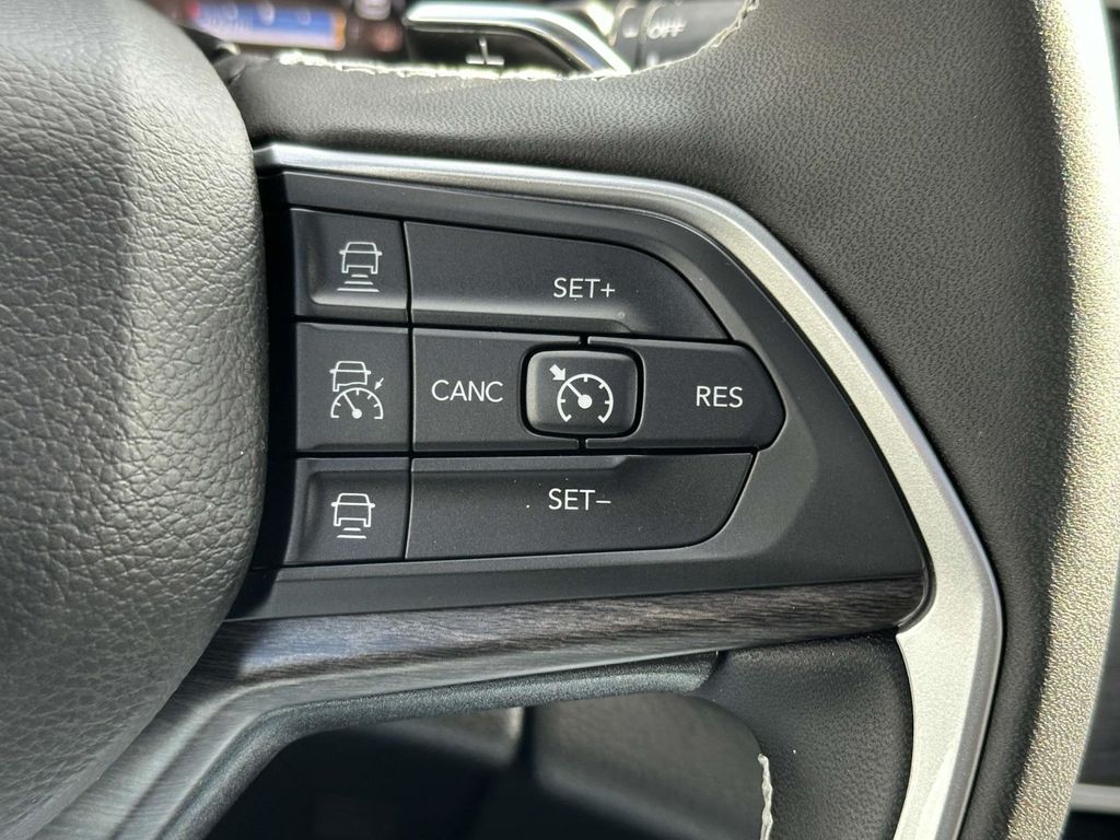 Vehicle image 13 of 29