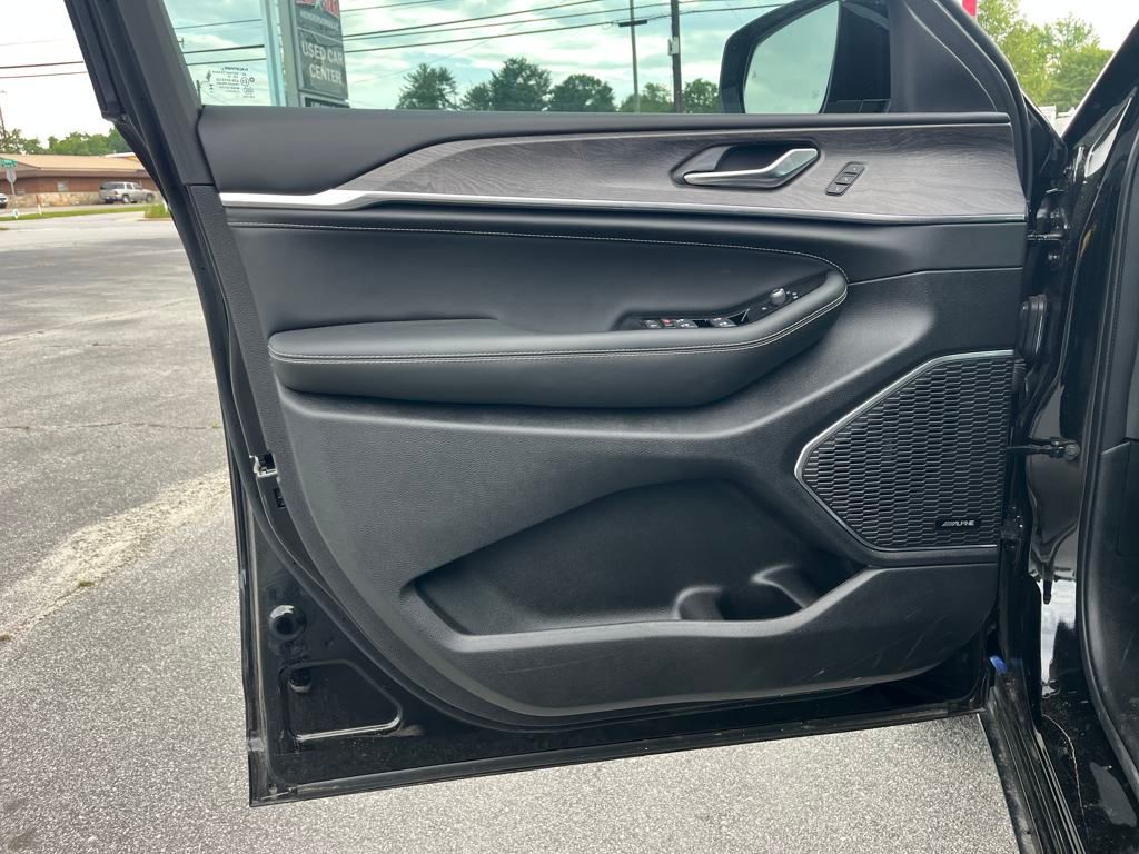 Vehicle image 27 of 54