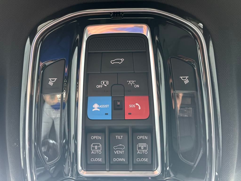 Vehicle image 33 of 54
