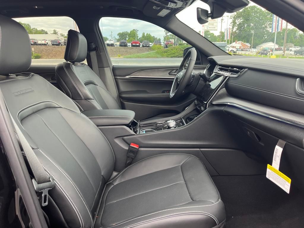 Vehicle image 16 of 54