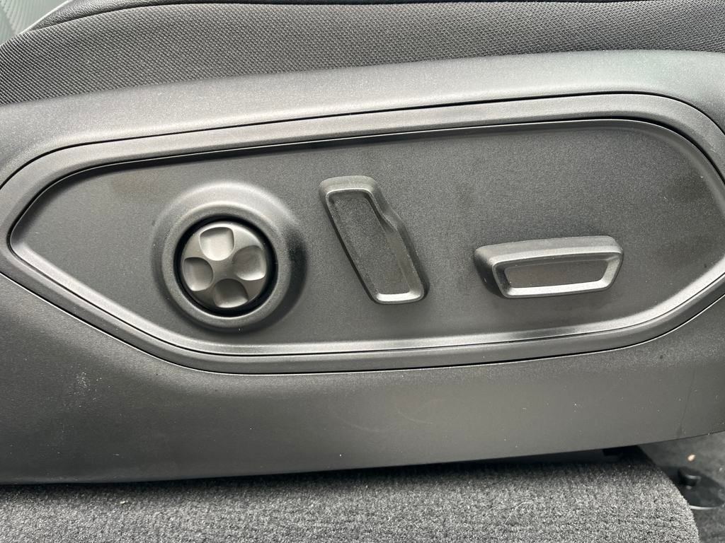 Vehicle image 46 of 54