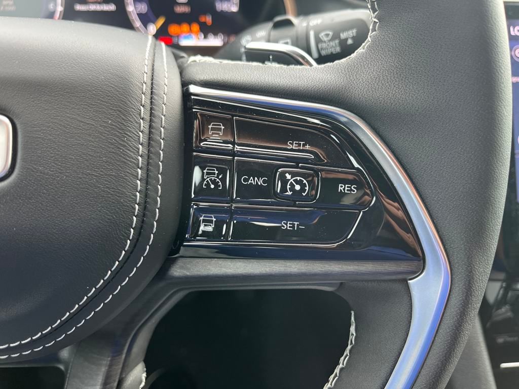 Vehicle image 37 of 54