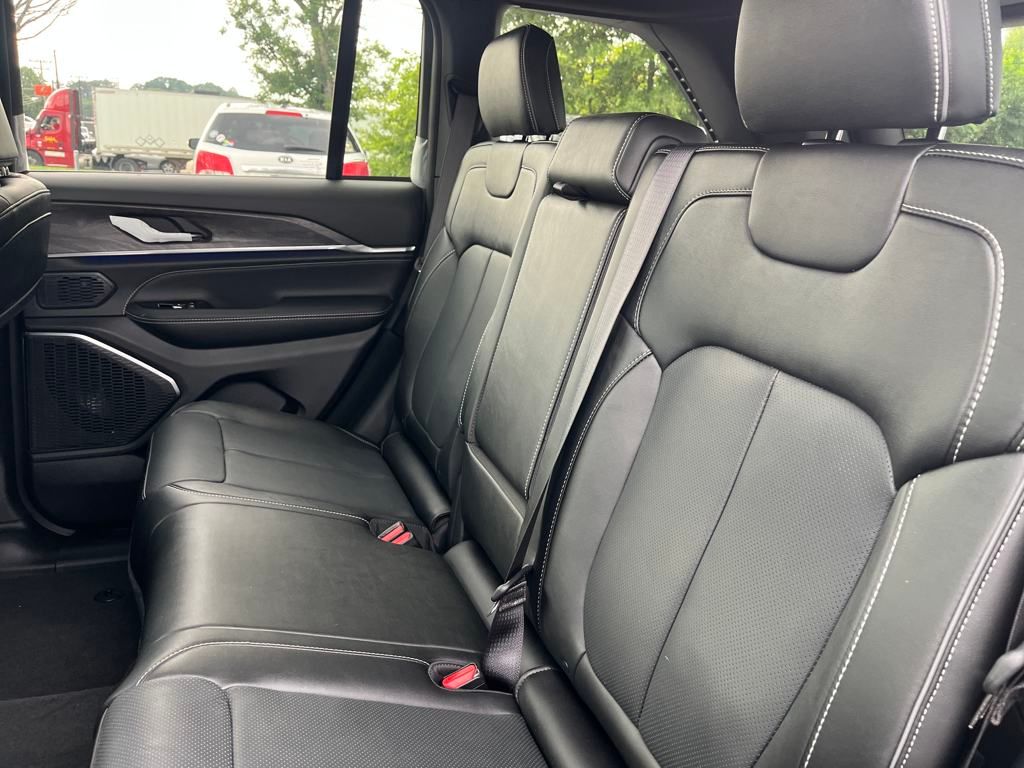 Vehicle image 10 of 54