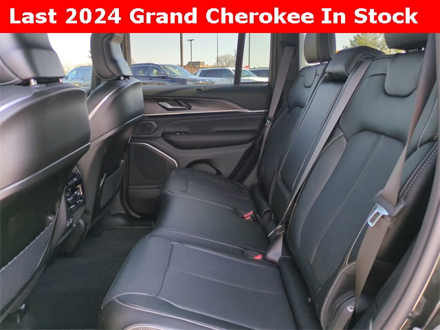 Vehicle image 14 of 30