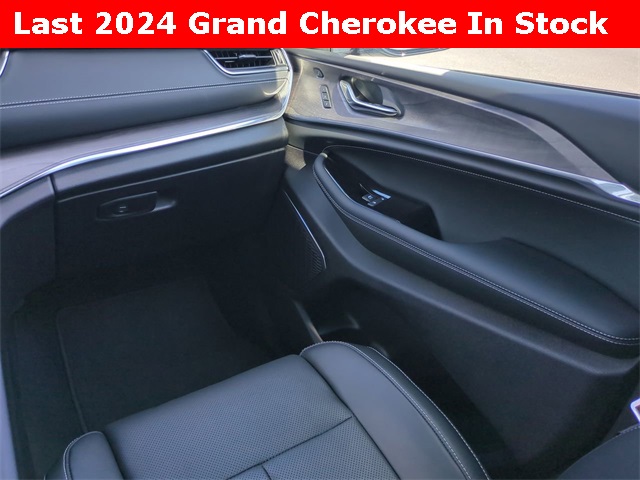 Vehicle image 17 of 30