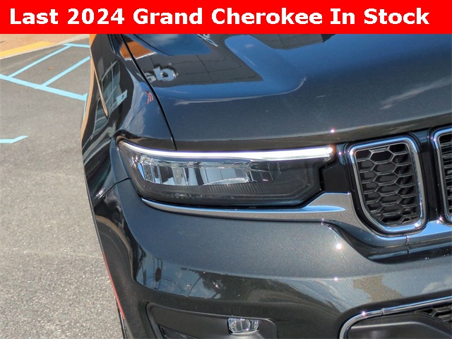 Vehicle image 10 of 30
