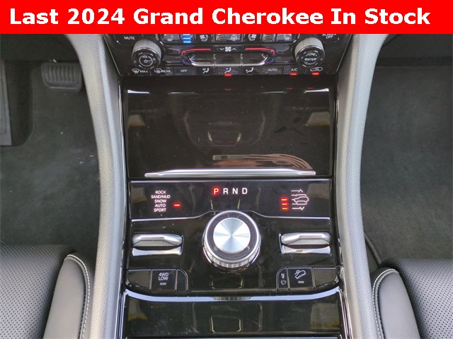 Vehicle image 19 of 30