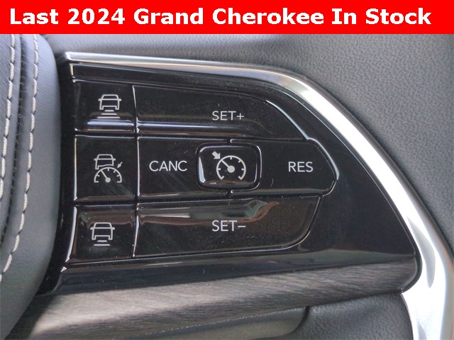 Vehicle image 27 of 30