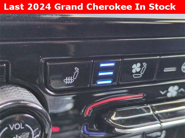 Vehicle image 24 of 30