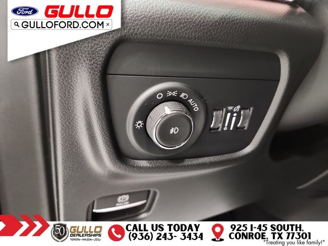Vehicle image 19 of 41