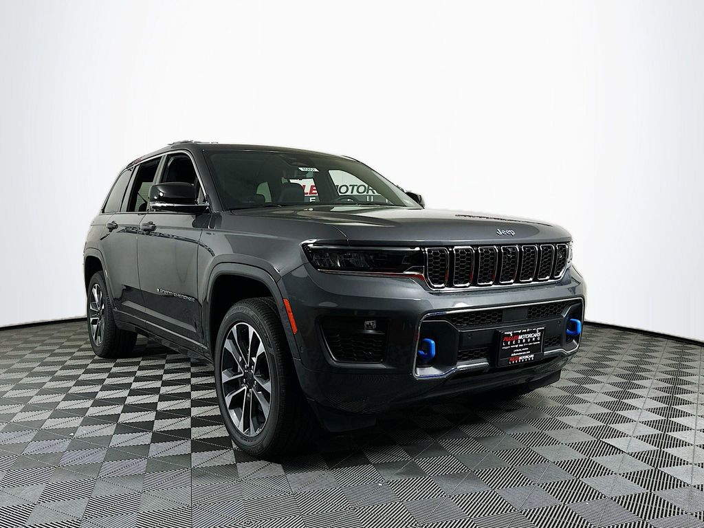 2024 Jeep Grand Cherokee 4xe Overland Image 3 of 32