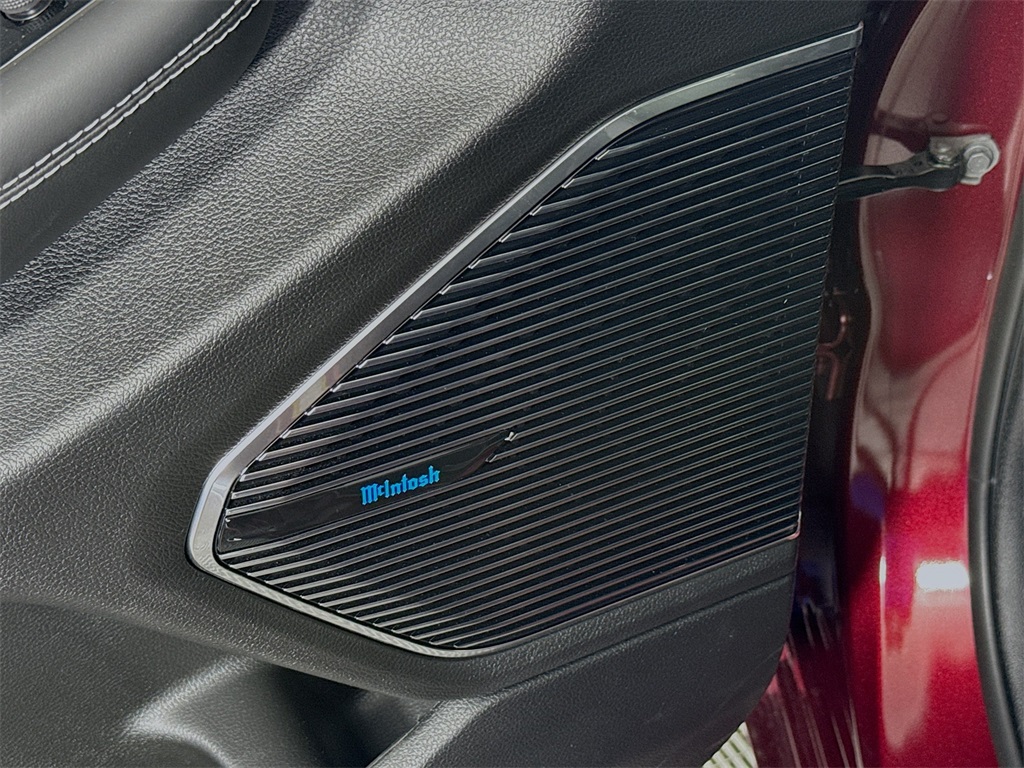 Vehicle image 19 of 34