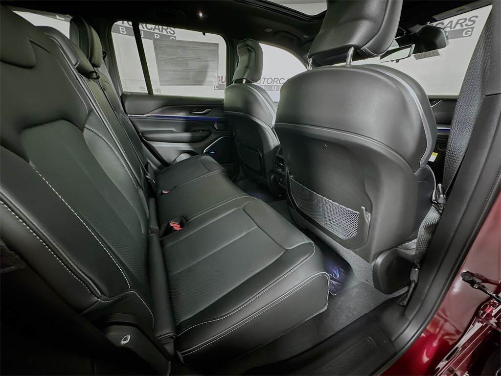 Vehicle image 29 of 34